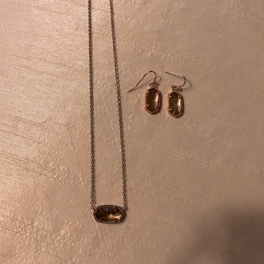 Kendra Scott Elisa necklace with matching earrings.  Gently used.